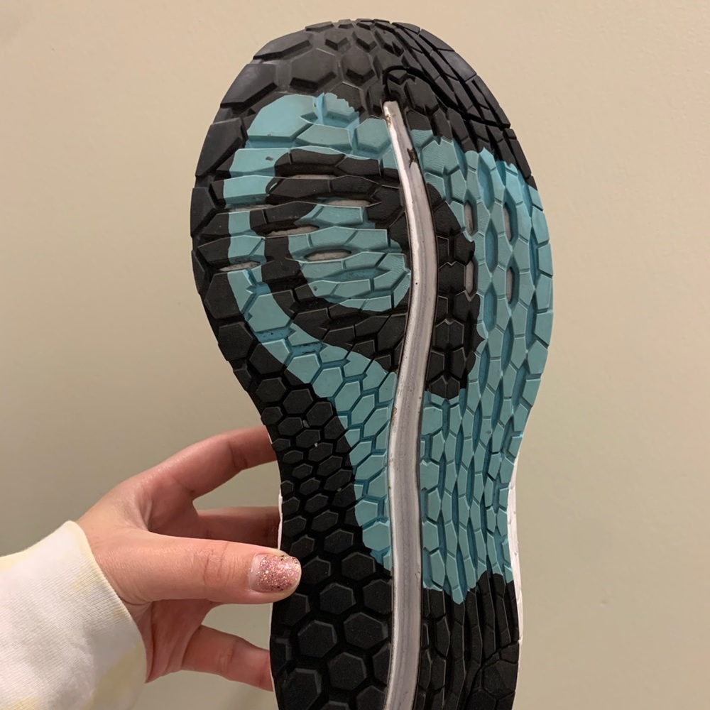 GUC New Balance Fresh Foam Vongo - Picture 2 of 4